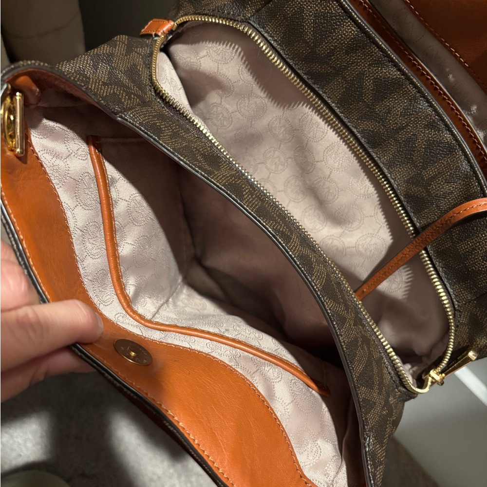 Michael Kors Brown Signature Jet Set Bag - Picture 4 of 7